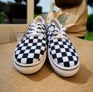 NWOT Raad Shop Unisex Checkered Black and White Sneakers Women's 10 Men's 8